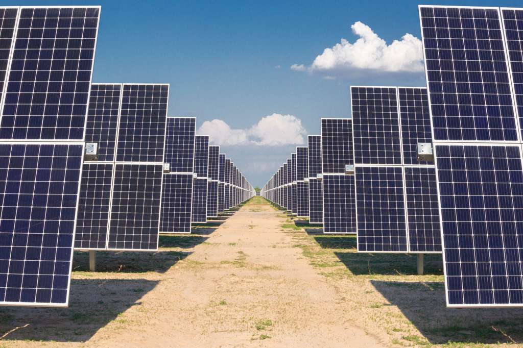 Promover las fuentes de energía limpia permite acelerar la transición energética y mitigar el cambio climático.