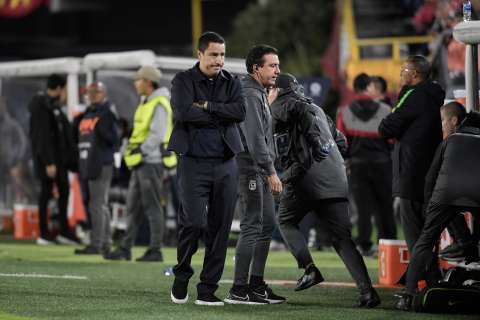 Falta de comunicación y Matheus Uribe: las razones de la renuncia de Efraín Juárez