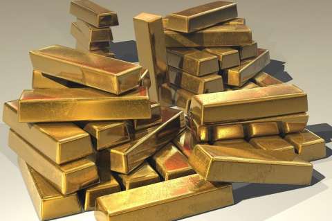 Mineras de oro enfrentan dilema entre dividendos o producción