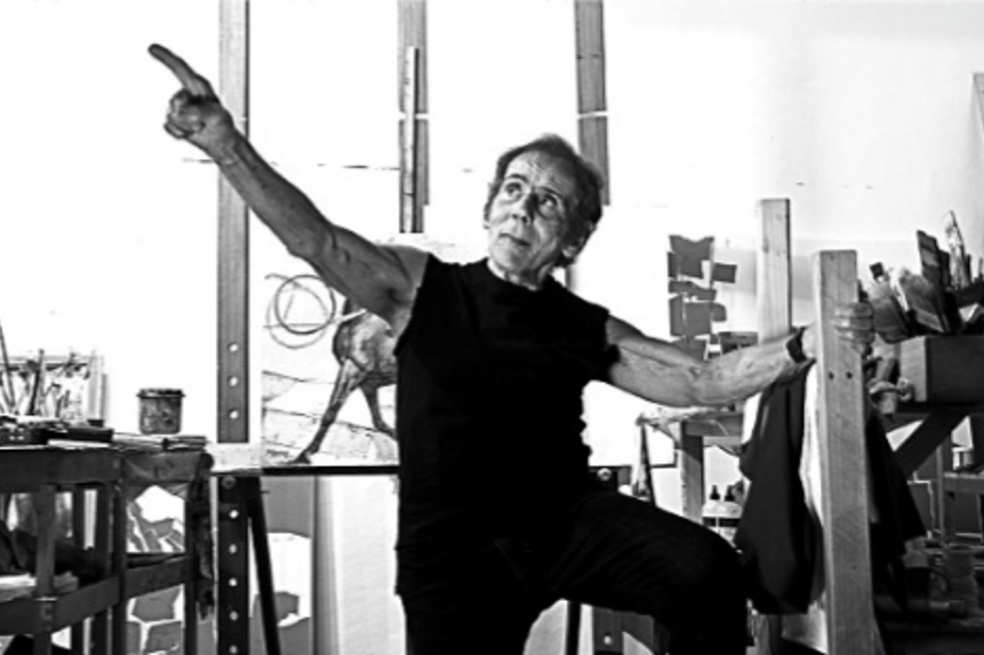 David Manzur continúa trabajando su obra desde su estudio en Barichara.
