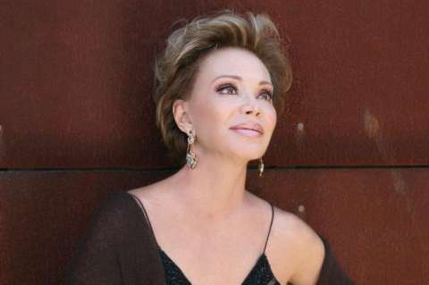 Paloma San Basilio, premiada por su trayectoria musical en los Latino Music Awards