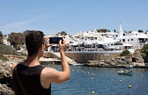 Las islas Baleares buscan poner freno a la masificación turística
