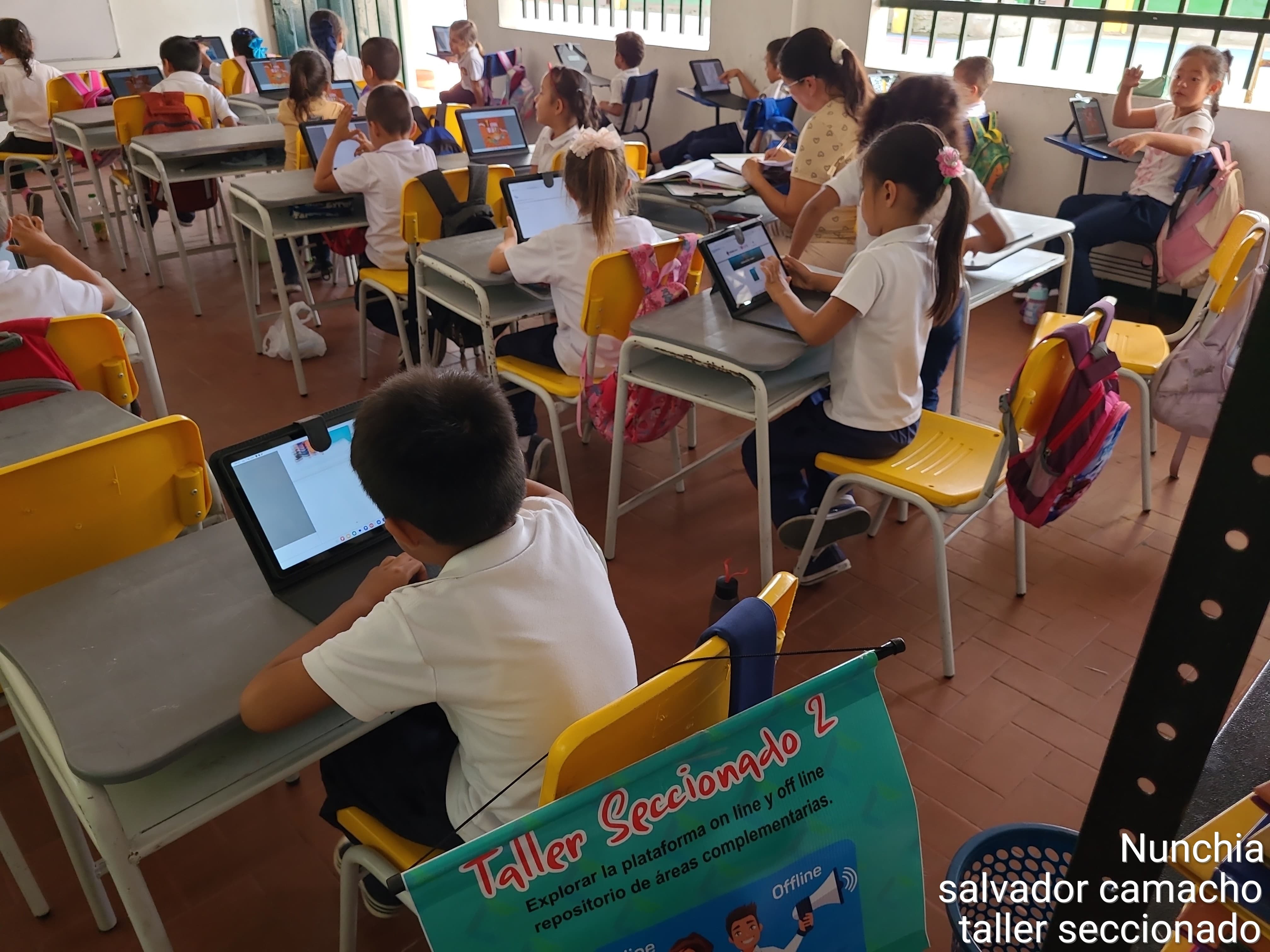 Salvador Camacho, una de las instituciones educativas beneficiadas en Nunchía, Casanare, durante uno de los talleres de capacitación.