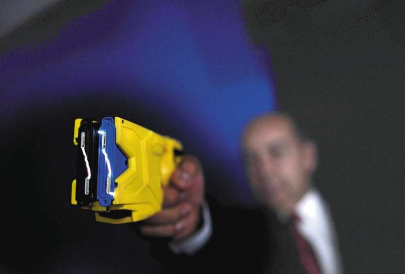 Entre 2018 y 2019, el Distrito adquirió alrededor de 1.000 Taser X2, en la que invirtieron alrededor de $11.000 millones. / Nelson Sierra