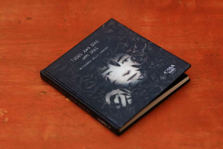 "Todos los días son días" es uno de los libros ofertados por Casa tinta, concebida como un espacio independiente enfocado en la ilustración y las artes gráficas.