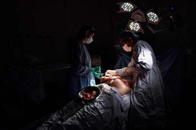 Mujeres trans, víctimas de biopolímeros, un problema de salud pública sin cifras