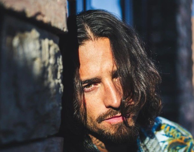 Maluma dice que no lo dejaron entrar en pantaloneta a un lugar: ¿Qué dice la Constitución?