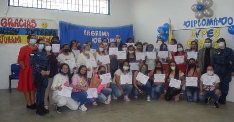 Reclusos de tres cárceles del país se graduaron de diplomado en moda