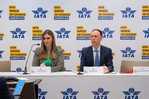 Colombia democratizó el cielo, pero los impuestos cortan las alas: IATA