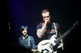 Las imágenes del retorno de Eagles of Death Metal a París tras los atentados
