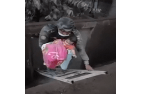Rescatan a una bebé entre los escombros tras erupción de Volcán de Fuego en Guatemala