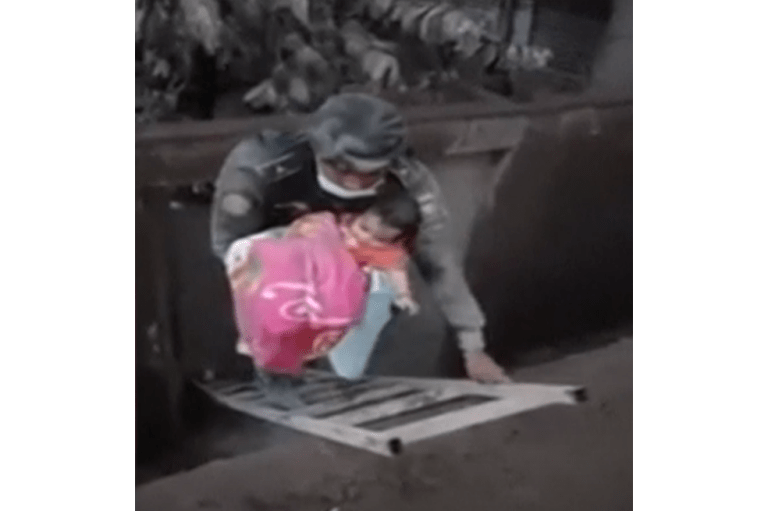 Rescatan a una bebé entre los escombros tras erupción de Volcán de Fuego en Guatemala