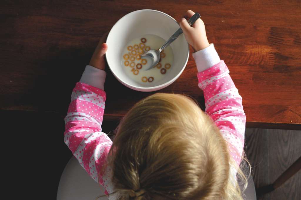 Este estudio concluyó que existe una relación casi lineal entre la frecuencia con la que los niños desayunan y su nivel de satisfacción con la vida.