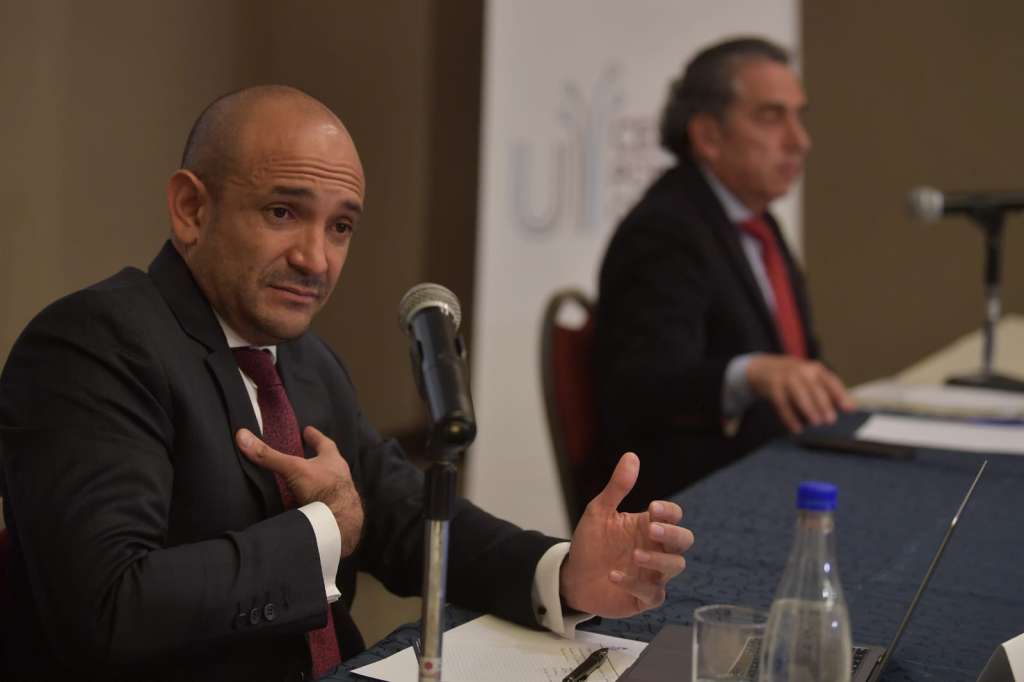 Foto de Luis Fernando Duque, representante legal de Centros Poblado, y el apoderado de la unión temporal, Jorge Pino Ricci.