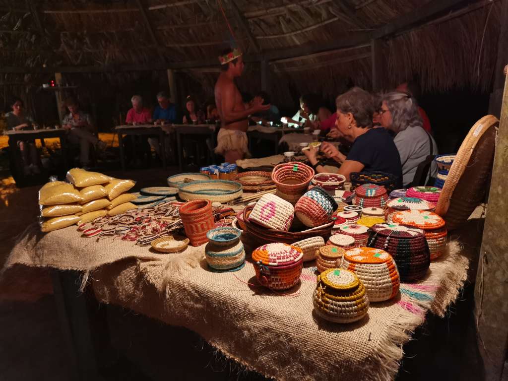 La empresa organiza sus experiencias turísticas de acuerdo con las dos estaciones que marcan el ritmo del territorio: la temporada seca y la de lluvias.
