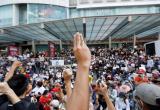 Junta militar en Birmania decreta la ley marcial para contener protestas