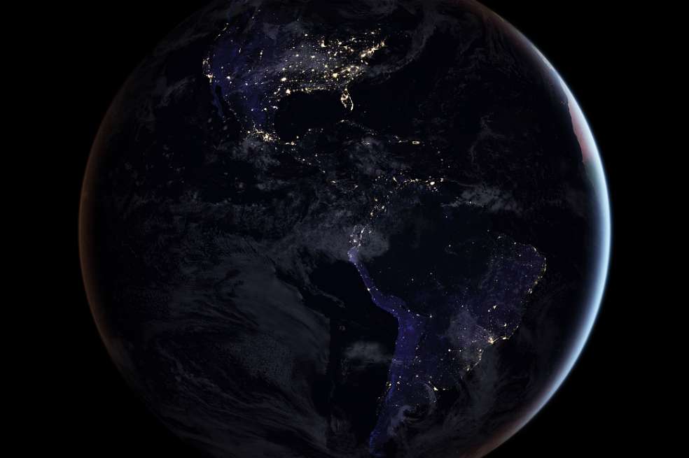 El volumen total de agua en la tierra es de aproximadamente 1.420 millones de kilómetros cúbicos. / NASA