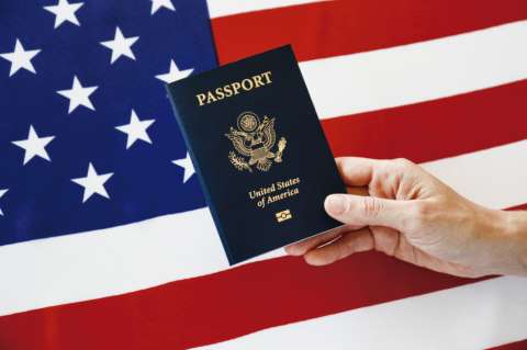 EE. UU. quiere revisar las redes sociales de los solicitantes de estatus migratorio