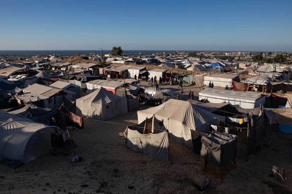 Gaza (---), 18/10/2024.- A camp for internally displaced Palestinians in Khan Younis, southern Gaza Strip, 18 October 2024. EFE/EPA/HAITHAM IMAD