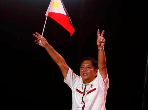 En Filipinas, el hijo del dictador Ferdinand Marcos podría llegar a la presidencia