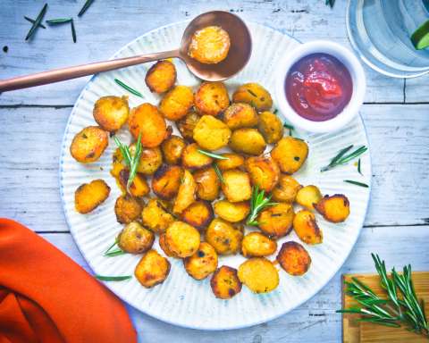 Receta saludable llena de sabor: así se preparan las papas crocantes al horno