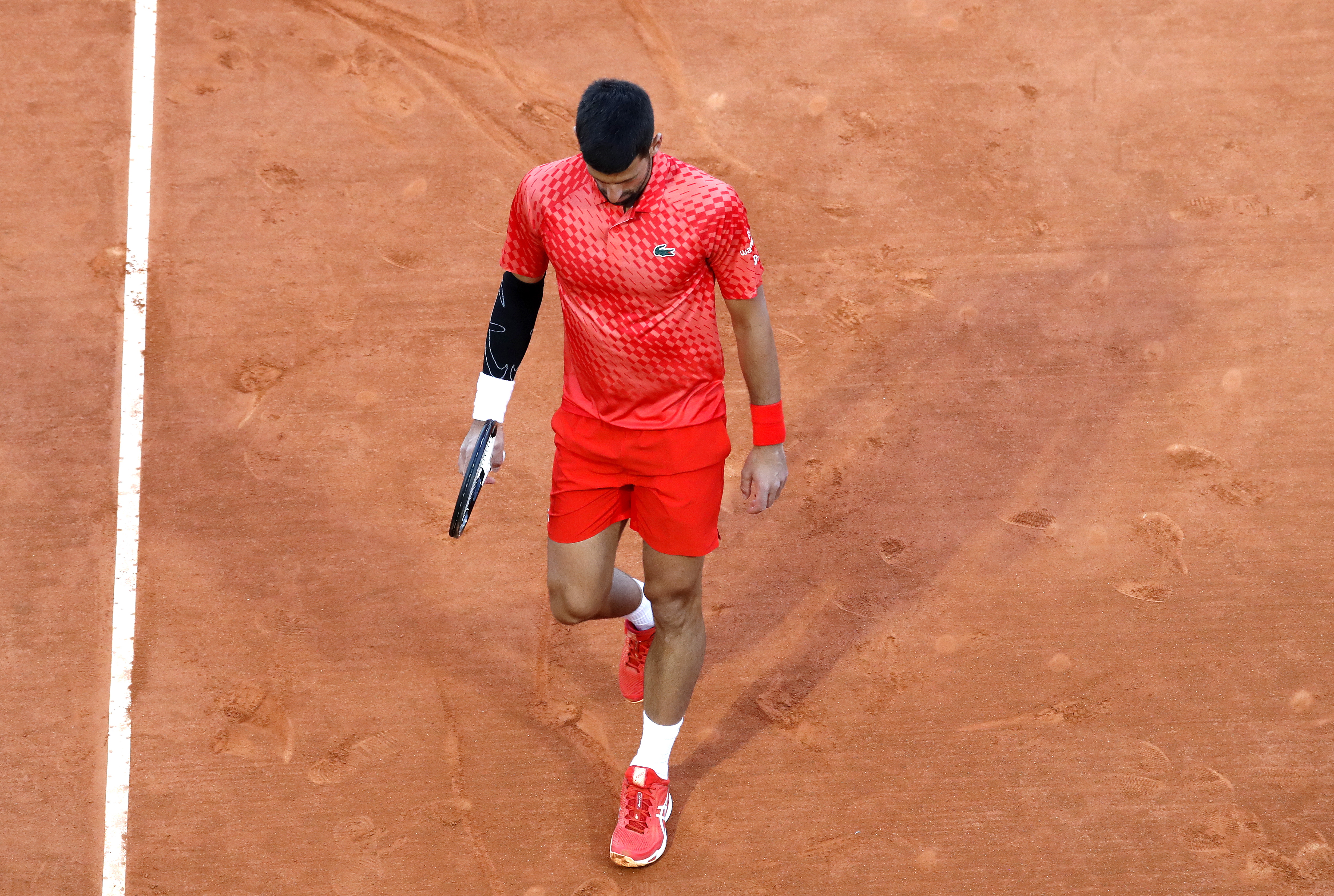 Roquebrune Cap Martin (France), 13/04/2023.- Novak Djokovic of Serbia reacts after losing his third round match against Lorenzo Musetti of Italy at the Monte-Carlo Rolex Masters tournament in Roquebrune Cap Martin, France, 13 April 2023. (Tenis, Francia, Italia) EFE/EPA/SEBASTIEN NOGIER
