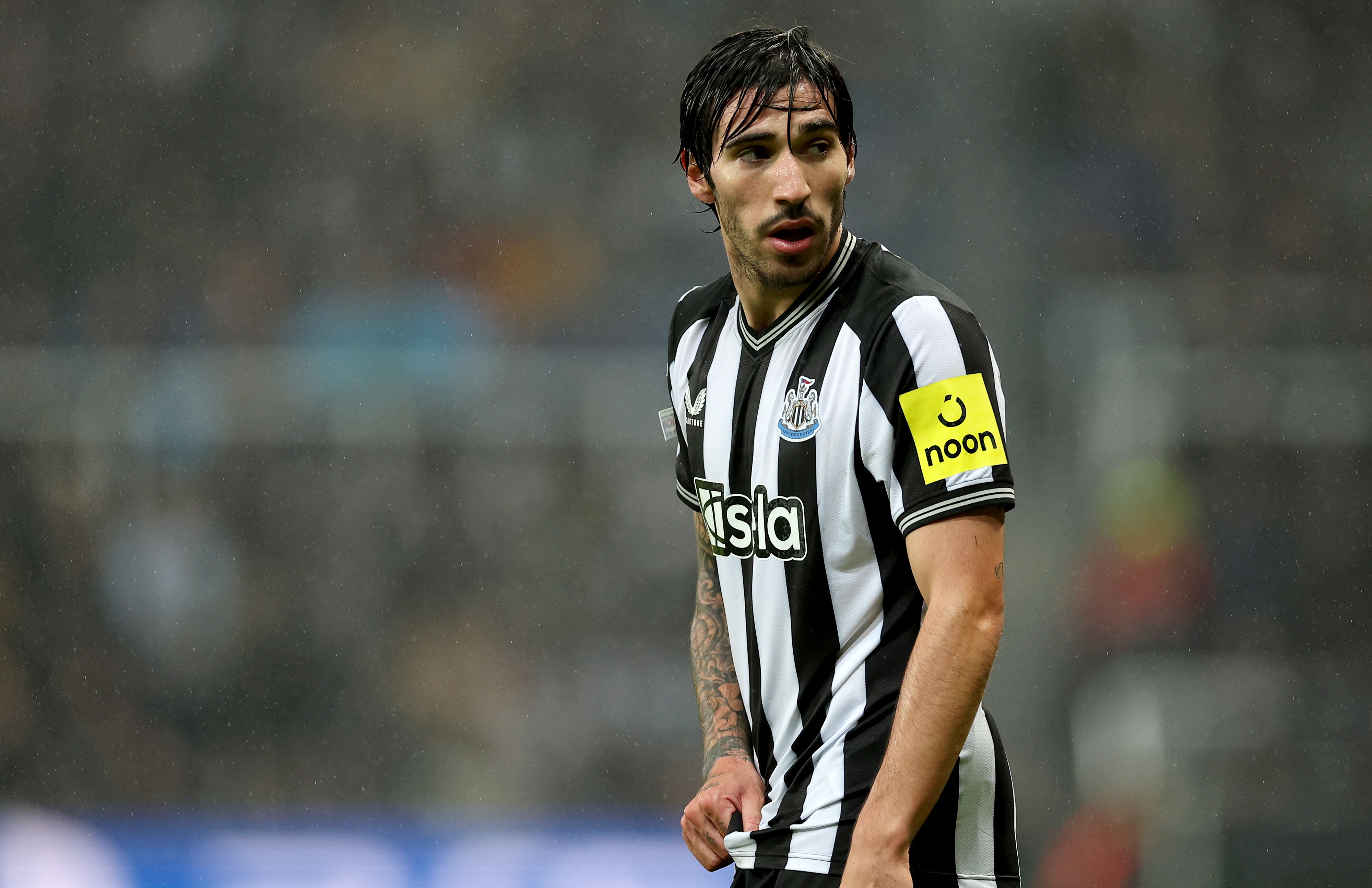 Newcastle (United Kingdom), 25/10/2023.- (FILE) - Sandro Tonali of Newcastle looks on during the UEFA Champions League Group F match between Newcastle United and Borussia Dortmund in Newcastle, Britain, 25 October 2023 (re-issued 26 October 2023). The Italian soccer federation FIGC announced 26 October 2023 that Tonali will receive a 10-month ban for breaching rules of betting while he was playing in Italy. Tonali joined Newcastle United at the start of the season from AC Milan. (Liga de Campeones, Italia, Rusia, Reino Unido) EFE/EPA/ADAM VAUGHAN