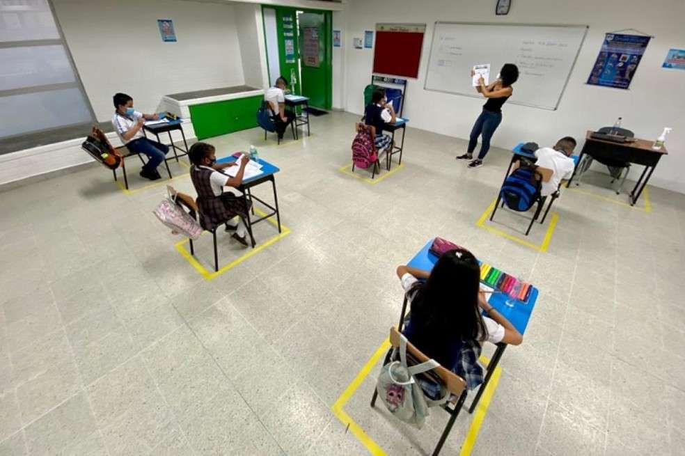 El 24 de septiembre de 2020 se expidió la resolución que indica a colegios oficiales y privados las medidas a implementar en todas las sedes educativas.
