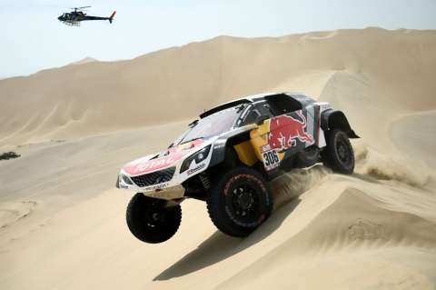 Peterhansel y Sunderland se adueñan del Dakar
