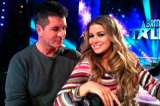 Simon Cowell y Carmen Electra se besan en público