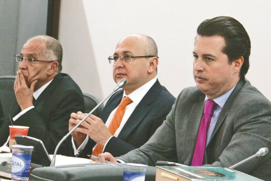 El minjusticia Alfonso Gómez Méndez, el fiscal Eduardo Montealegre y el senador Juan M. Galán en el Congreso. / Senado