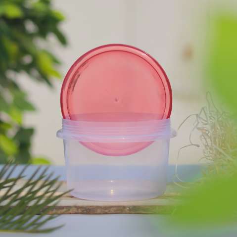 Elimina las manchas de comida en tus recipientes de plástico con este truco casero