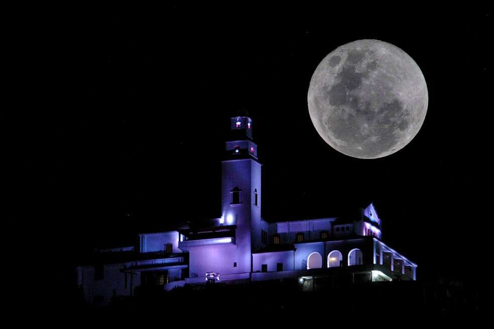 La noche del 31 de enero de 2018, desde el centro de Bogotá se pudo observar el fenómeno astronómico. / Mauricio Alvarado - El Espectador