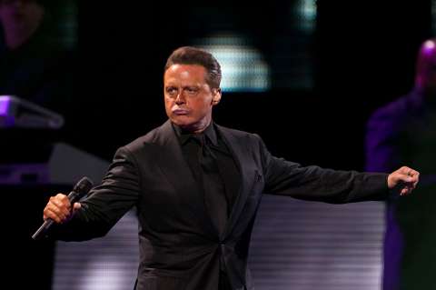 Luis Miguel está bajo orden de arresto en EE.UU.