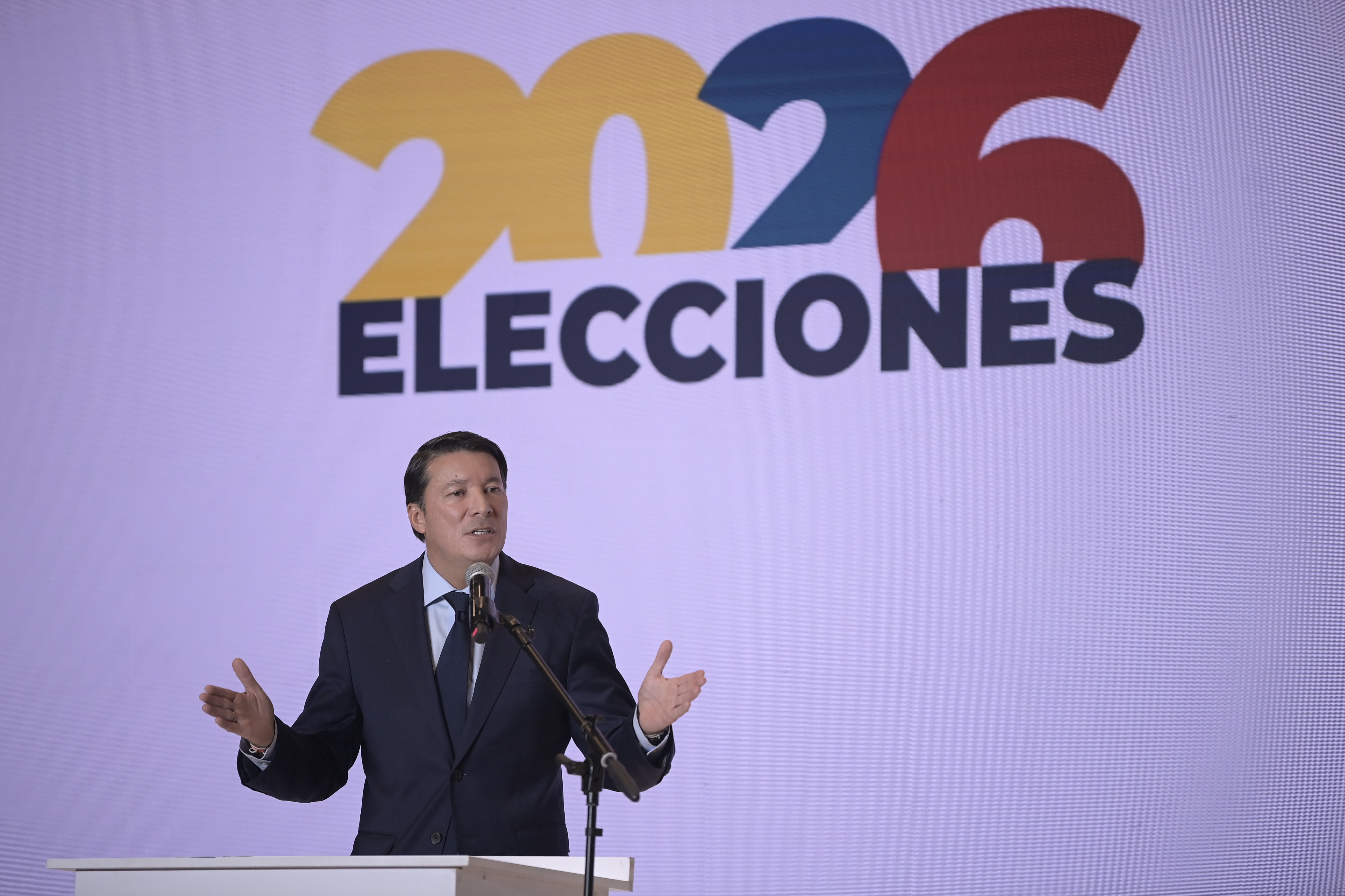 Registrador Nacional, durante el sorteo que realizó la entidad para decidir el orden en que aparecerán los 14 aspirantes a la Presidencia en el tarjetón del próximo 31 de mayo.