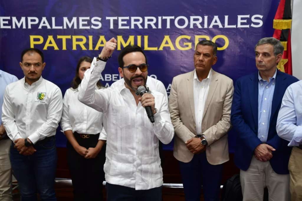 El presidente electo, Abelardo de la Espriella, lideró su primer encuentro de empalme regional en Norte de Santander. Se acompañó del gobernador, William Villamizar, los 40 alcaldes del departamento, así como varios de sus ministros designados.