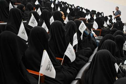 Prohíben entrada de mujeres a parques y jardines de Kabul