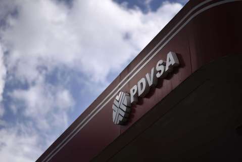 Venezuela recurre a Europa y al Caribe en busca de combustible