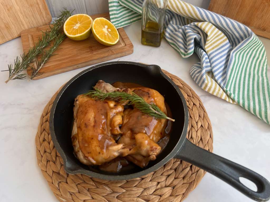 Pollo con naranja y romero