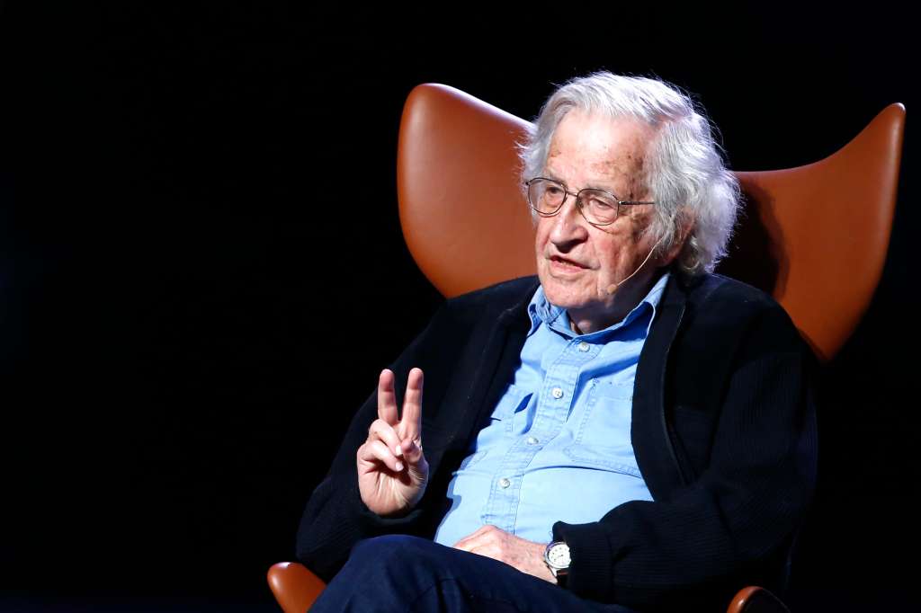 MEX1419. BOGOTÁ (COLOMBIA), 18/06/2024.- Fotografía de archivo del filosofo y escritor estadounidense Noam Chomsky, durante la tercera jornada del festival La Ciudad de las Ideas, el 19 de noviembre de 2017, en Puebla (México). EFE/F rancisco Guasco ARCHIVO