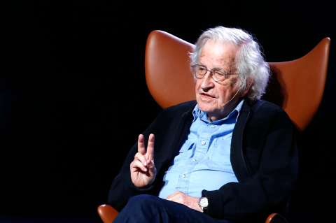 Caja de citas: frases de Noam Chomsky, el activista del lenguaje