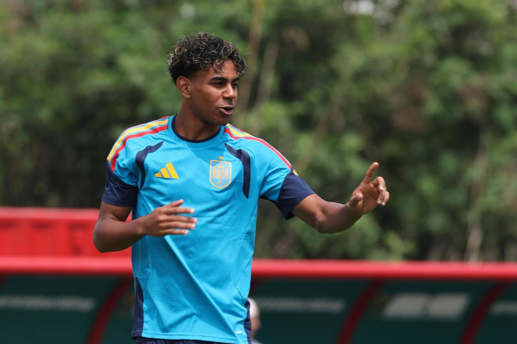 FOTODELDÍA - ZAPOPAN (MÉXICO), 25/06/2026.- El delantero de la selección española de fútbol Lamine Yamal, durante el entrenamiento que se celebra este jueves en el Sports Arena, en Zapopan, previo al último partido de la fase de grupos que disputarán ante Uruguay. EFE/Alex Cruz
