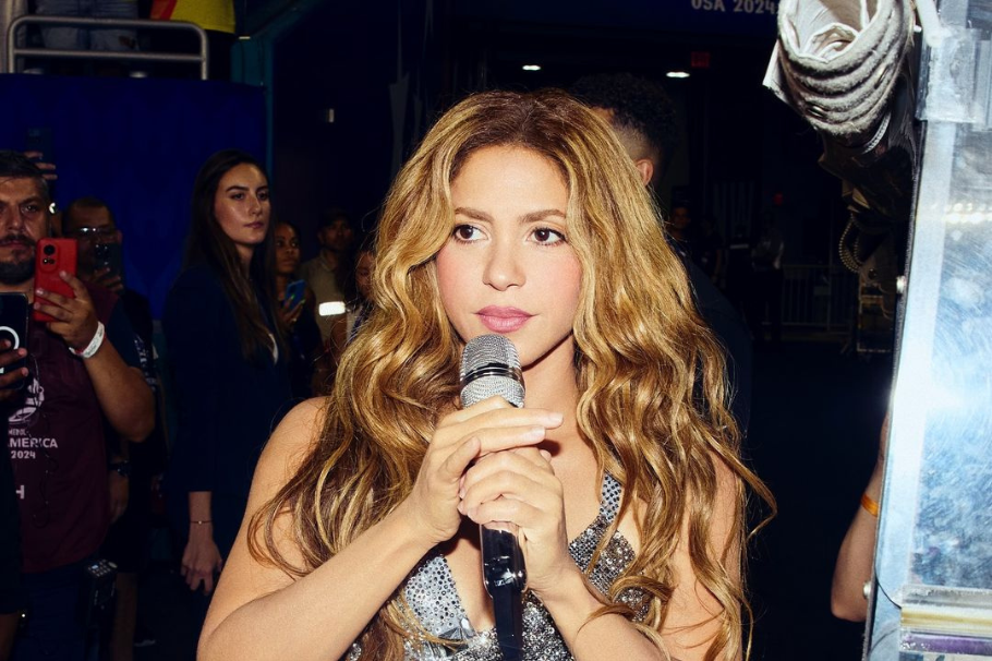 Publican foto reciente de Shakira y es criticada por el aspecto de su rostro