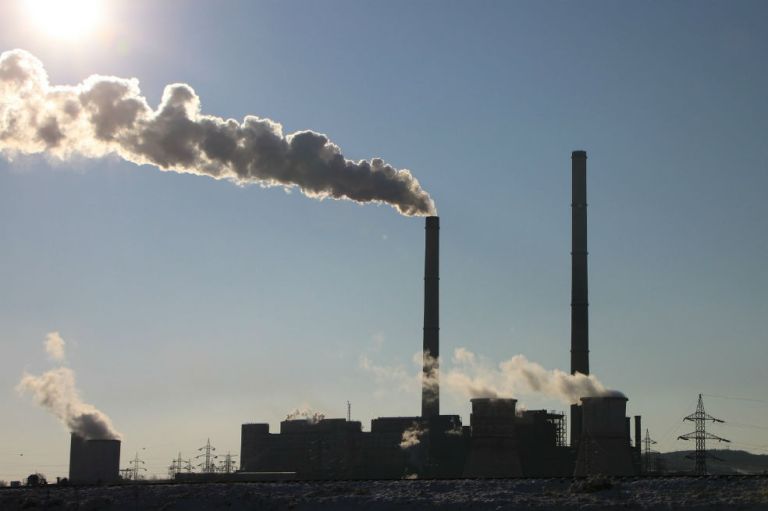Las industrias ya empiezan a reducir su consumo de energía