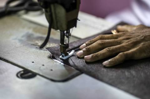 Caída de la producción del sector manufacturero para marzo es la más alta desde 2013