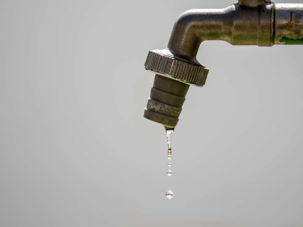 De acuerdo con cifras del Ministerio de Vivienda, Ciudad y Territorio, casi 9.8 millones de colombianos accede al agua a través de alguno de los 16.029 gestores comunitarios de agua que logró identificar esa cartera.