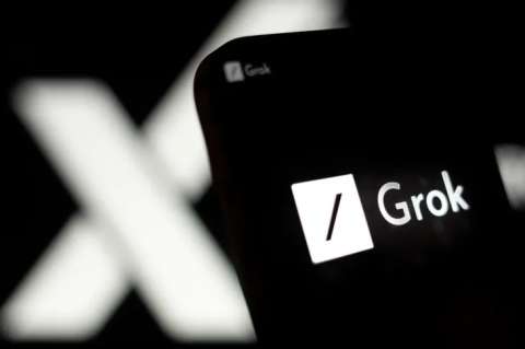Grok 4: Elon Musk lanza su IA más ambiciosa en medio de avances y polémicas