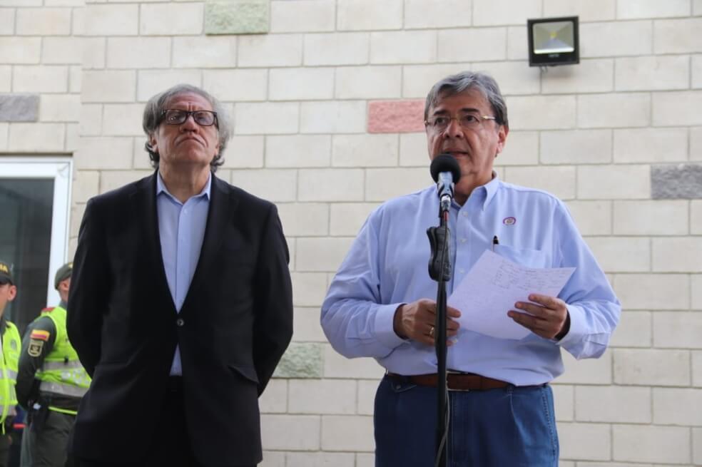 El canciller Carlos Holmes Trujillo, acompañado del Secretario General de la OEA Luis Almagro. / Presidencia