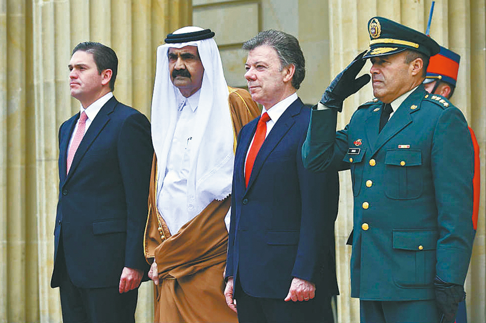 Juan Manuel Santos y emir de Catar en 2013.