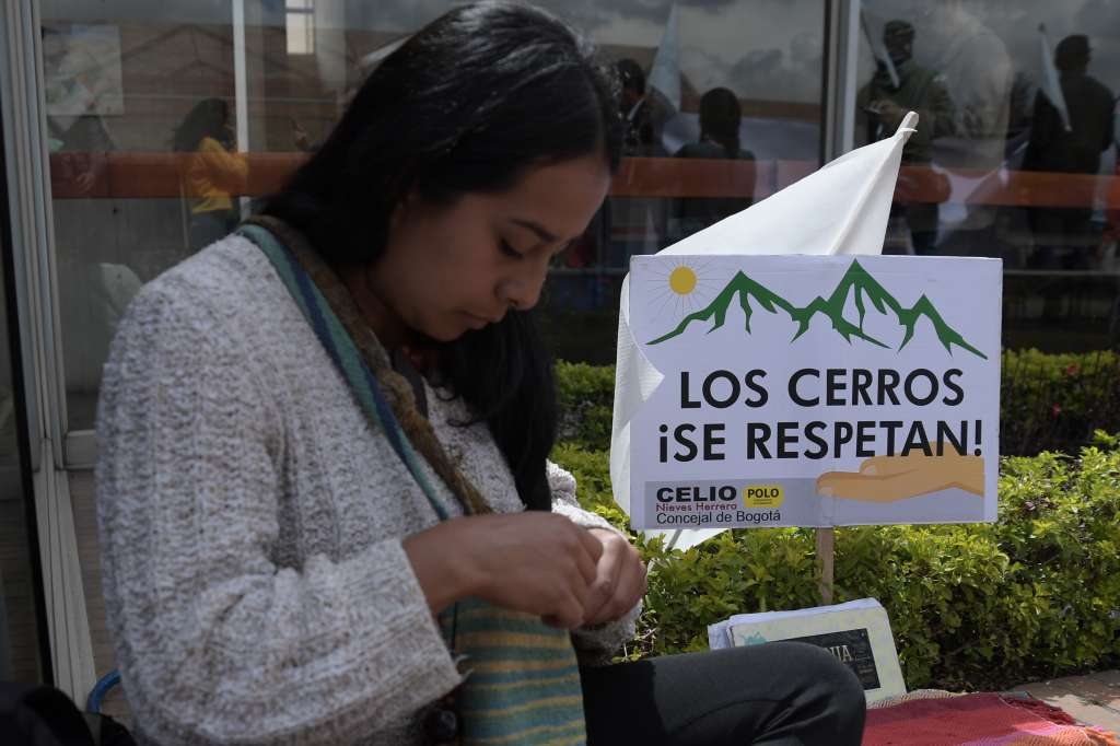 La CAR Escucha Los contradictores de La construcción de vías y Vivienda en la reserva